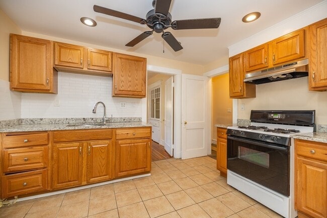 594 South St Unit 1