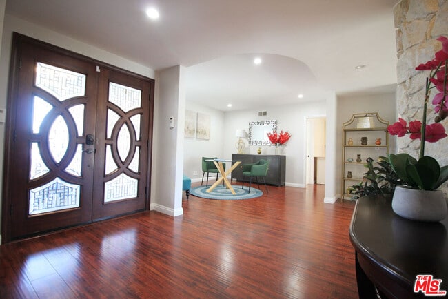 Photo - 6605 S Sherbourne Dr