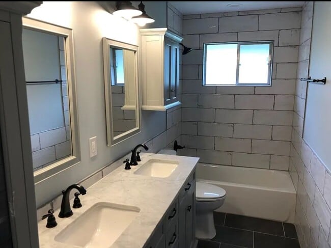 Photo - AVAILABLE NOW! CALL US FOR A SHOWING!
