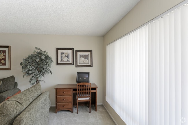 1BR, 1BA - 850 SF