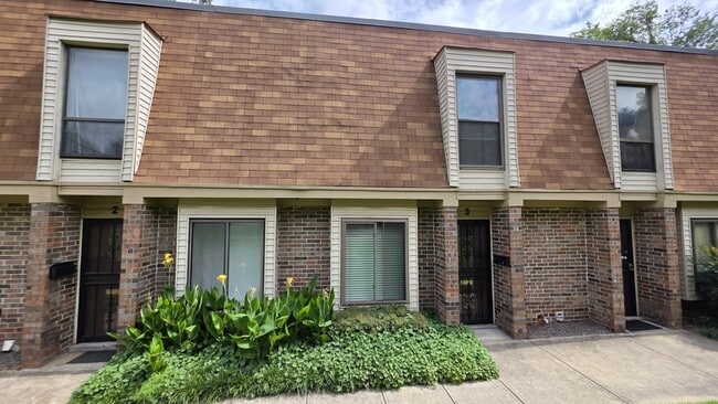 Building Photo - 1896 Poplar Woods Cir E Unit #3