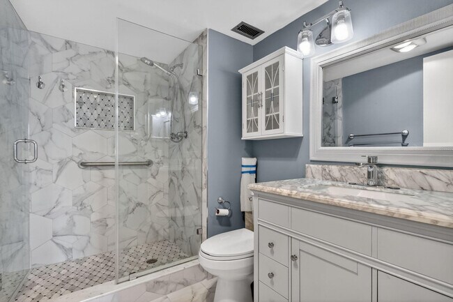 Photo - 9410 N Hollybrook Lake Dr Unidad 303