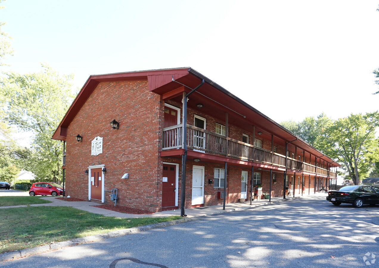 Photo - 873 Springfield St