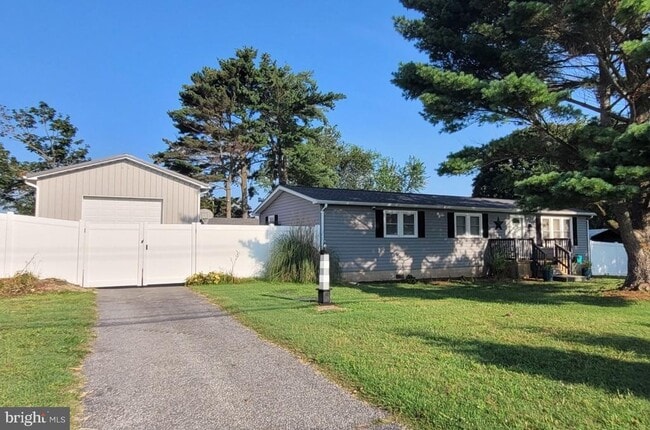 Building Photo - 6911 Old Beach Rd Rental