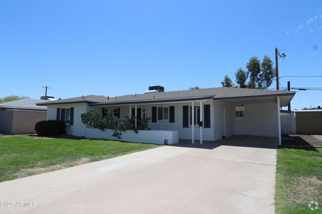 Building Photo - 6907 E Earll Dr Rental