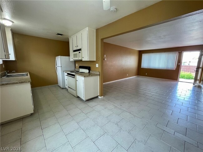 Photo - 3200 Arlene Way