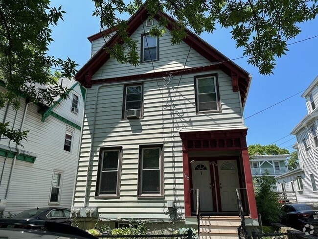 Building Photo - 120 Walnut St Unit #2 Rental