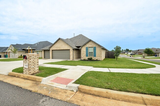 Photo - Spacious 3-Bedroom Home on a Corner Lot in...