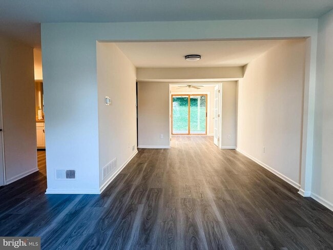 Photo - 112 Llandovery Dr