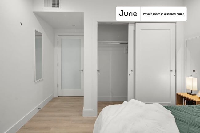 Room in Shared 4 bed/2 bath home in Dupont Circle