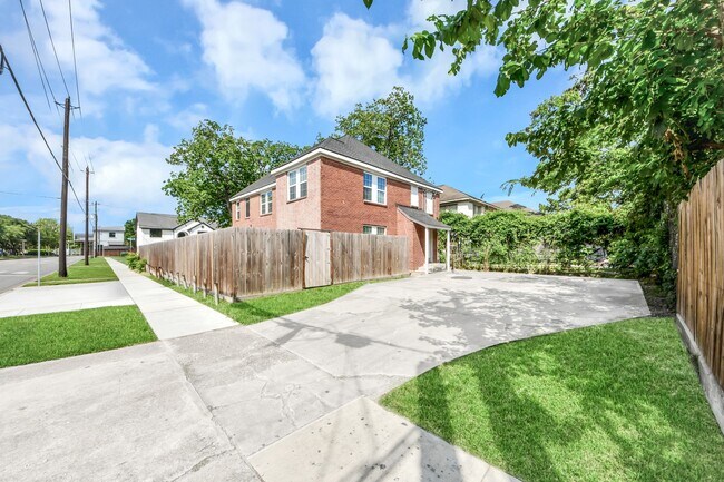 Photo - 2919 Rosedale St