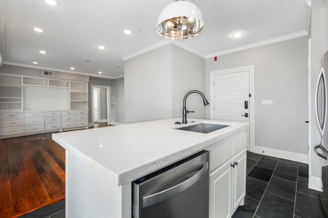 Photo - 405 24th St Unit 201