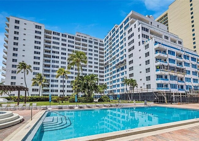 5005 Collins Ave Unit 605