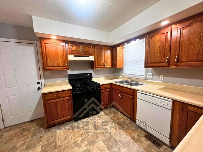 Photo - 1713 SE Sage St