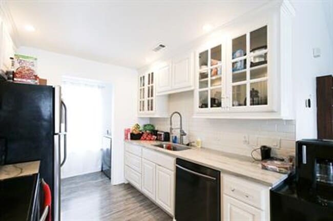1243 Oleander Ln