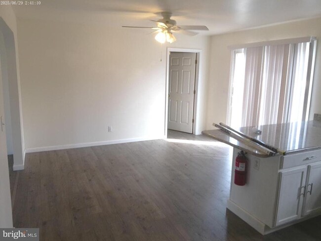 Building Photo - 227 Bayberry St