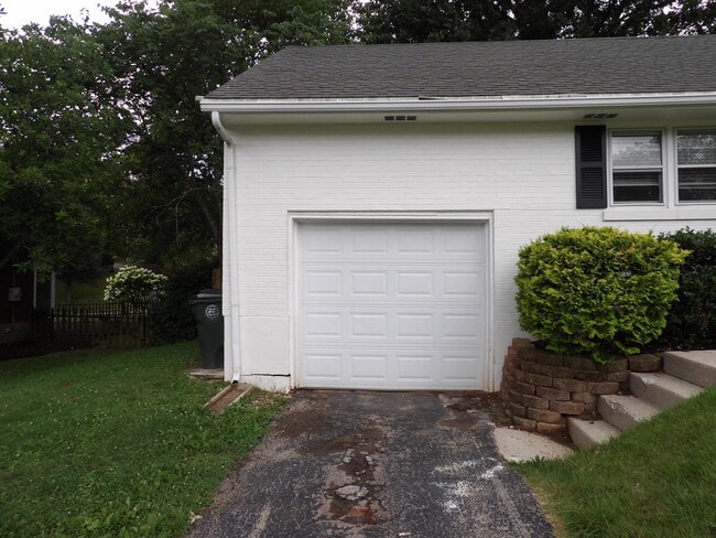 Photo - 286 Zandale Dr