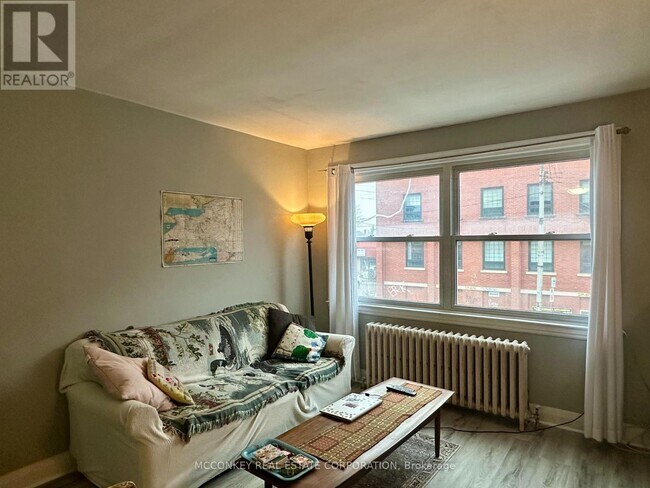 Photo - 324 Charlotte St