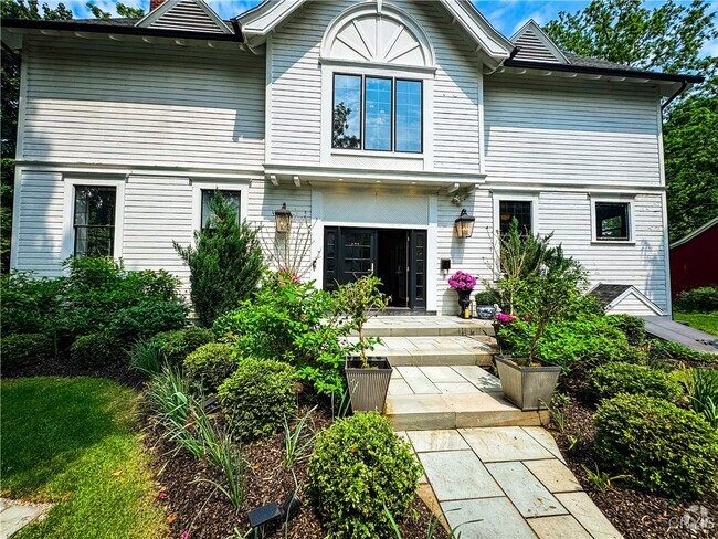 Building Photo - 7 Onondaga St Rental