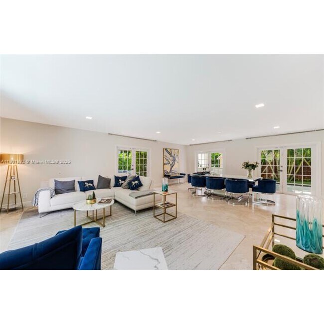 Photo - 140 N Hibiscus Dr