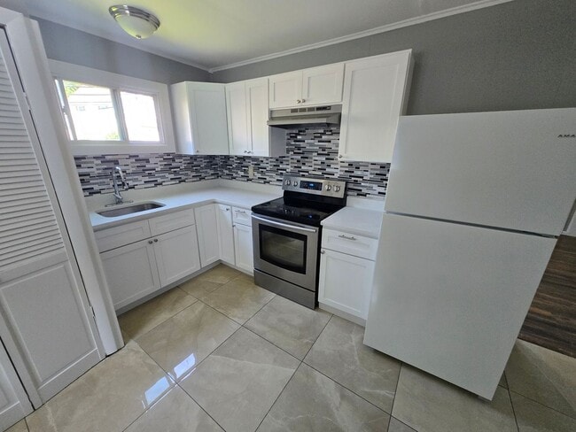 Photo - 4 Bd 1.5 Bath Single Family House in Hyde Park Available 12/1