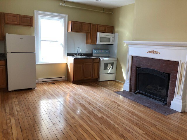 Building Photo - 2 Pike St Unit 104