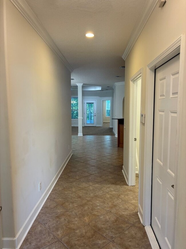 Photo - 541 Eagle Blvd
