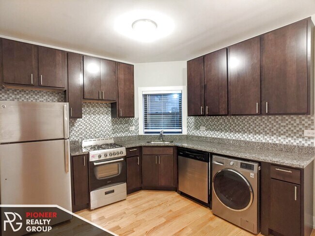 Building Photo - 2820 N Mildred Ave Unit 1 Rental