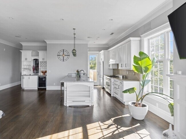 Photo - 322 W 4th St Unit 4