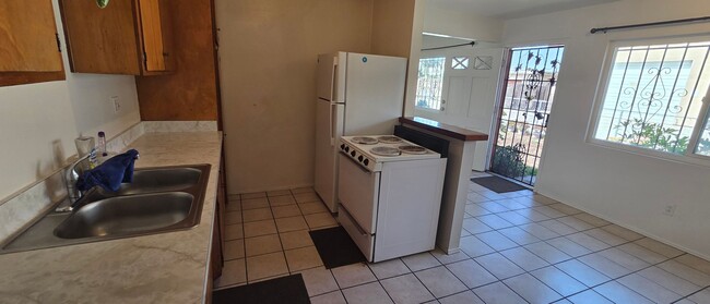 Photo - 930-934 Emory Street Unit 934