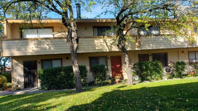 Building Photo - 1761 W 3rd St Unit 1765 W. 3rd St.Santa Rosa