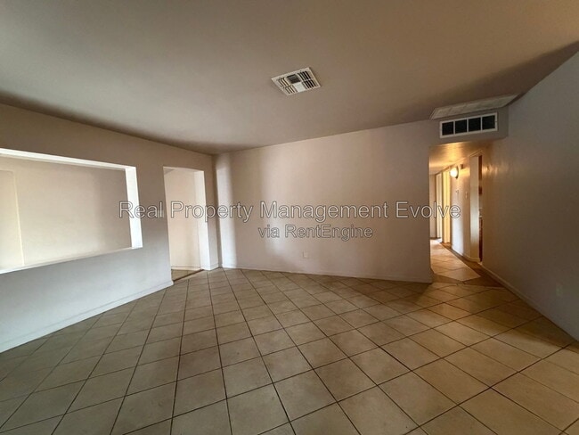 Photo - 2320 W Rose Ln