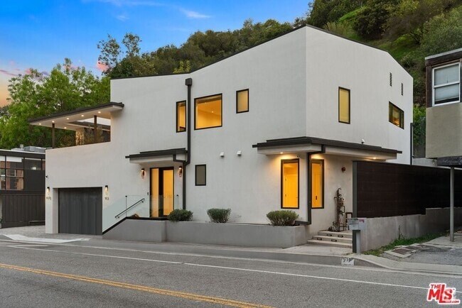 Building Photo - 913-913 1/2 N Beverly Glen Blvd Rental