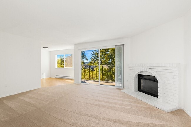 Photo - 2 Bed, 1 Bath Condo with Easy Access to I-405