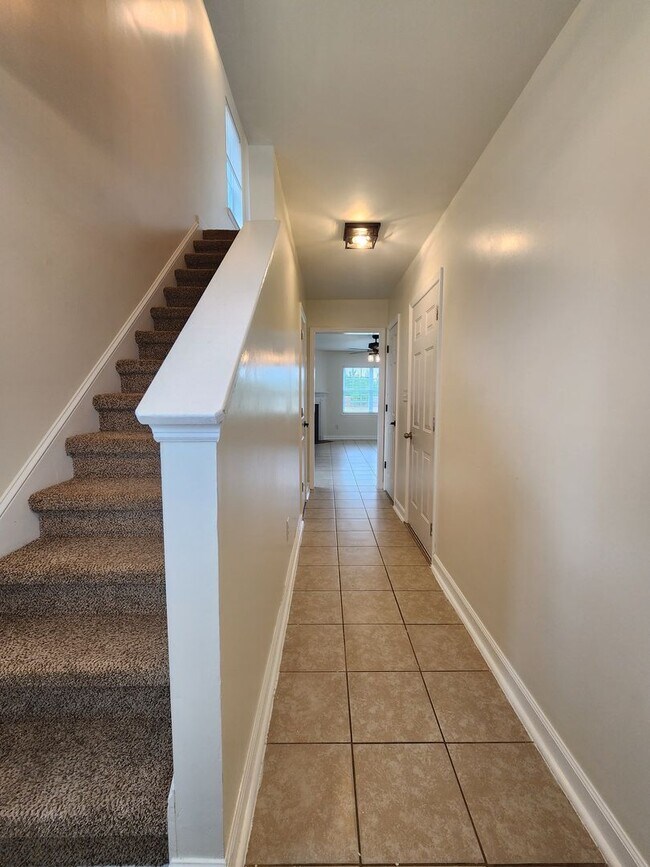 Photo - 208 Lockwood Ct