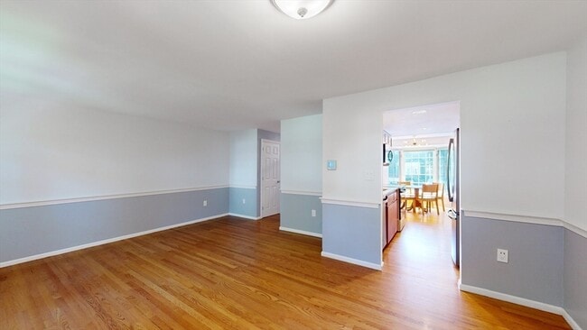 Photo - 2 Glenbrook Ln