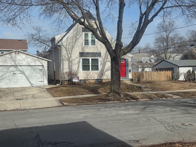 Building Photo - 2412 E Ohio Ave