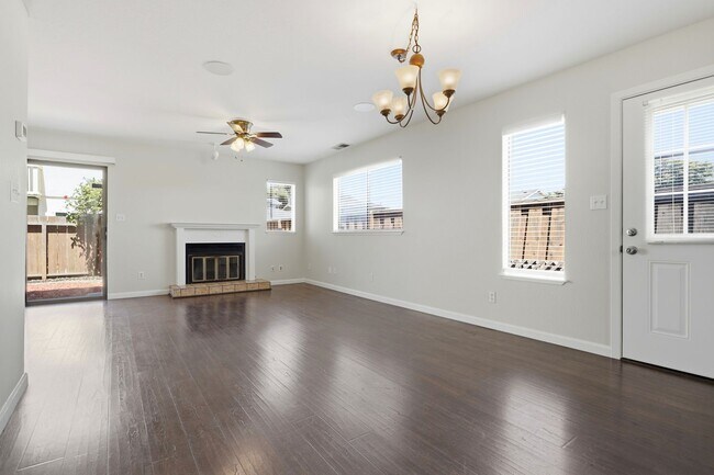 Photo - Great 3 Bedroom Townhome with Garage!