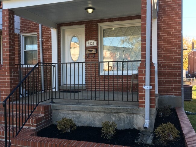 Photo - $1895 / 3br - 1536ft2 - RECENTLY RENOVATED...