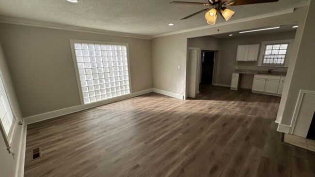 Photo - 1418 Snowden Ave