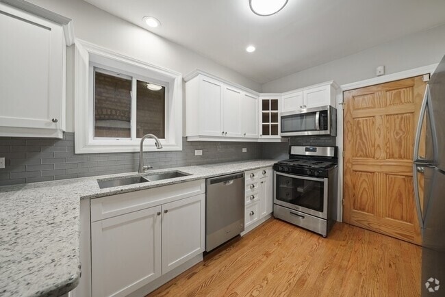 Building Photo - 1548 N Honore St Unit 1F Rental