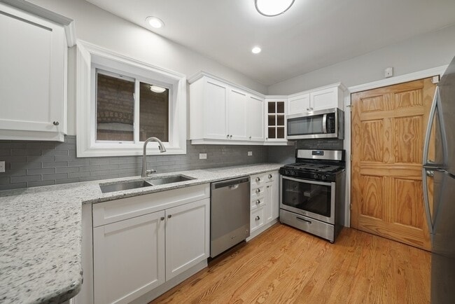 Photo - 1548 N Honore St Apartments Unit 1F