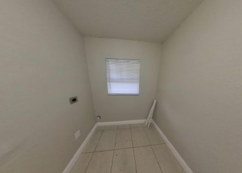 Photo - 210 N Lone Oak Dr