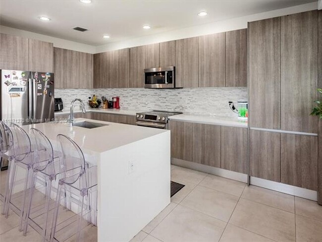 Photo - 7205 NW 103rd Path