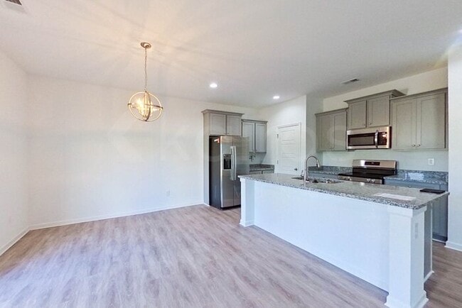 Photo - 304 Silver Maple Ln