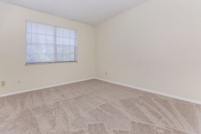 LakeHouse at Florence Apartments