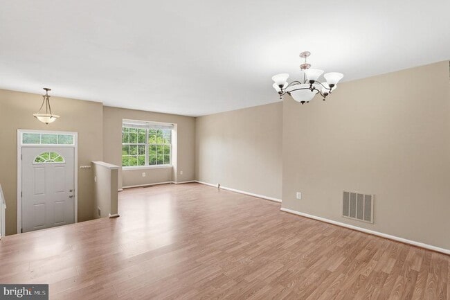 Building Photo - 9571 Tudor Oaks Dr
