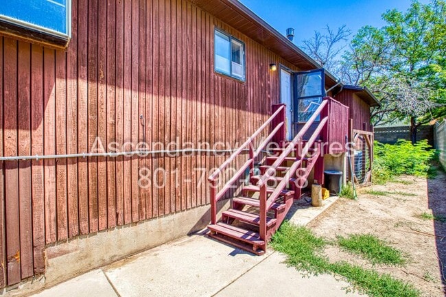 Photo - 706 Buzianis Way