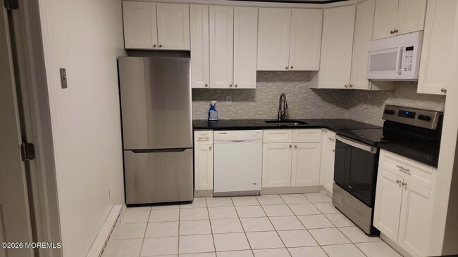 Building Photo - 115 Amberly Dr