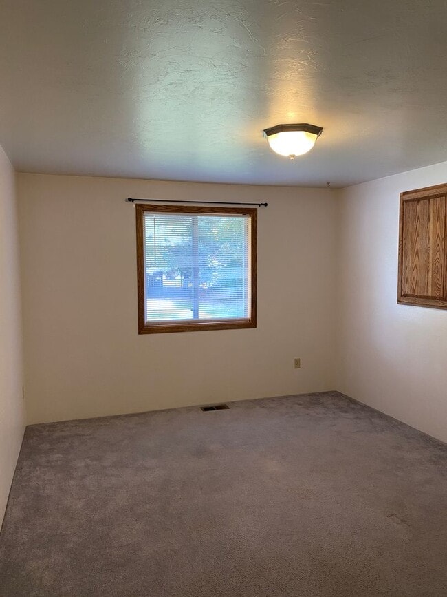 Photo - Large Home for Rent on Airway Dr, Beautiful Backyard Views!